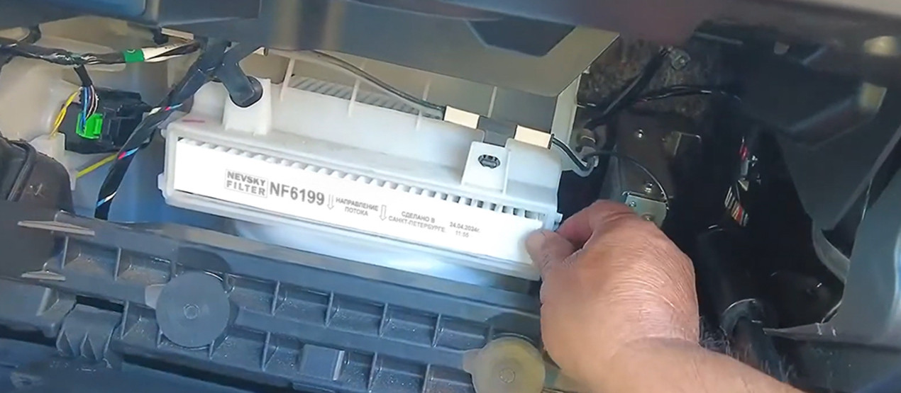 Как заменить салонный воздушный фильтр в mitsubishi outlander